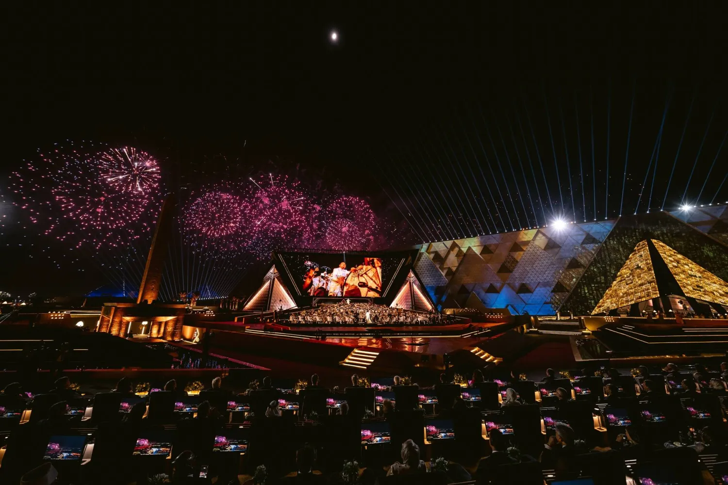 جانب من حفل افتتاح المتحف الكبير بجوار أهرامات الجيزة (إدارة المتحف) 