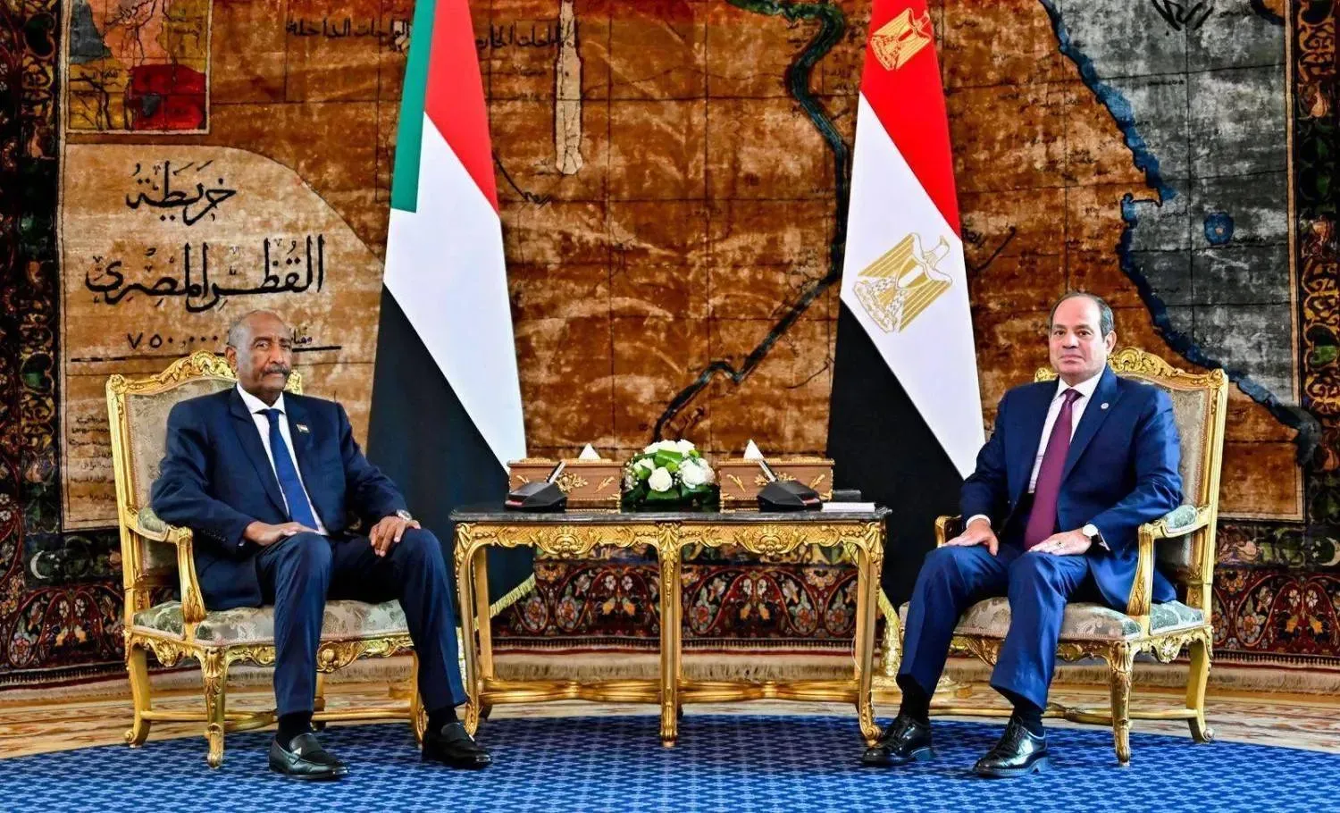 Mısır Cumhurbaşkanı Abdulfettah es-Sisi, geçen ay Sudan Egemenlik Konseyi Başkanı Orgeneral Abdulfettah el-Burhan ile bir araya geldi (Mısır Cumhurbaşkanlığı)