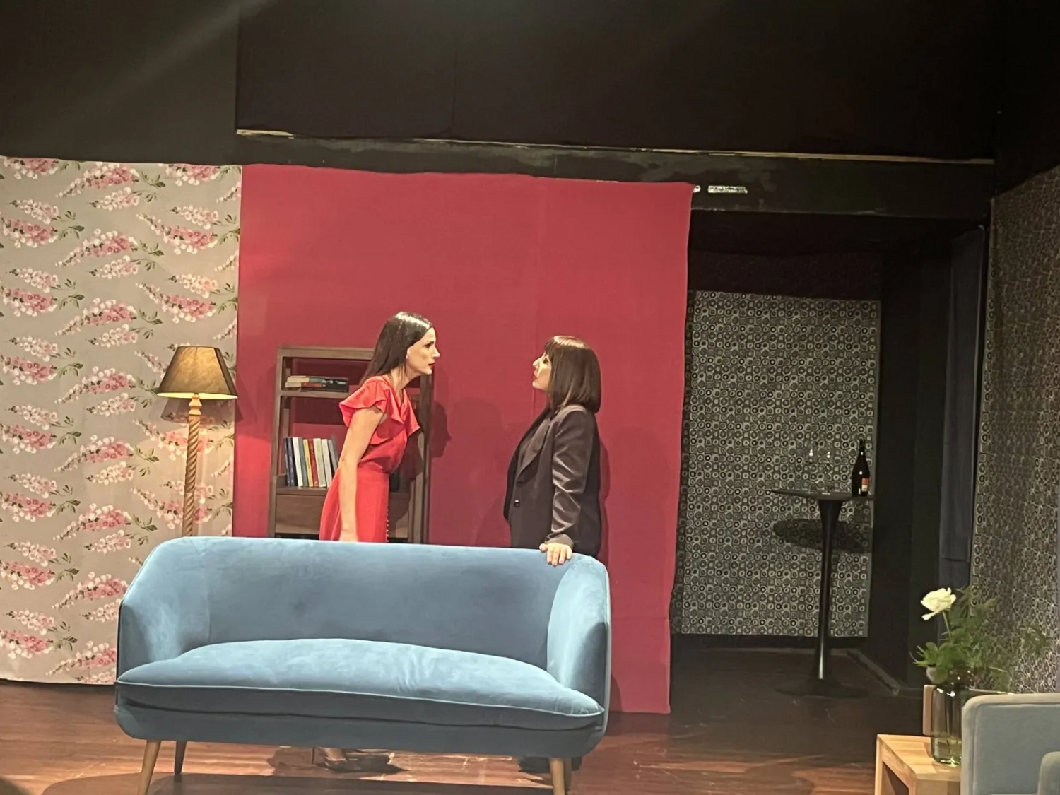 مواجهات عدة تحصل بين المرأتين (الشرق الأوسط)