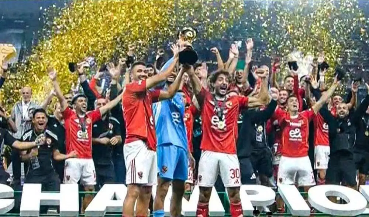 الأهلي يتوَّج ببطولة السوبر المصرية للمرة الـ16 في تاريخه (وسائل إعلام مصرية)