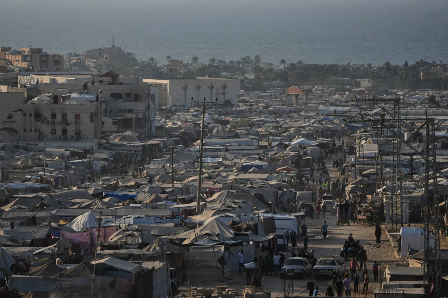 جانب من الدمار جراء الغارات الإسرائيلية على قطاع غزة (أ.ب)