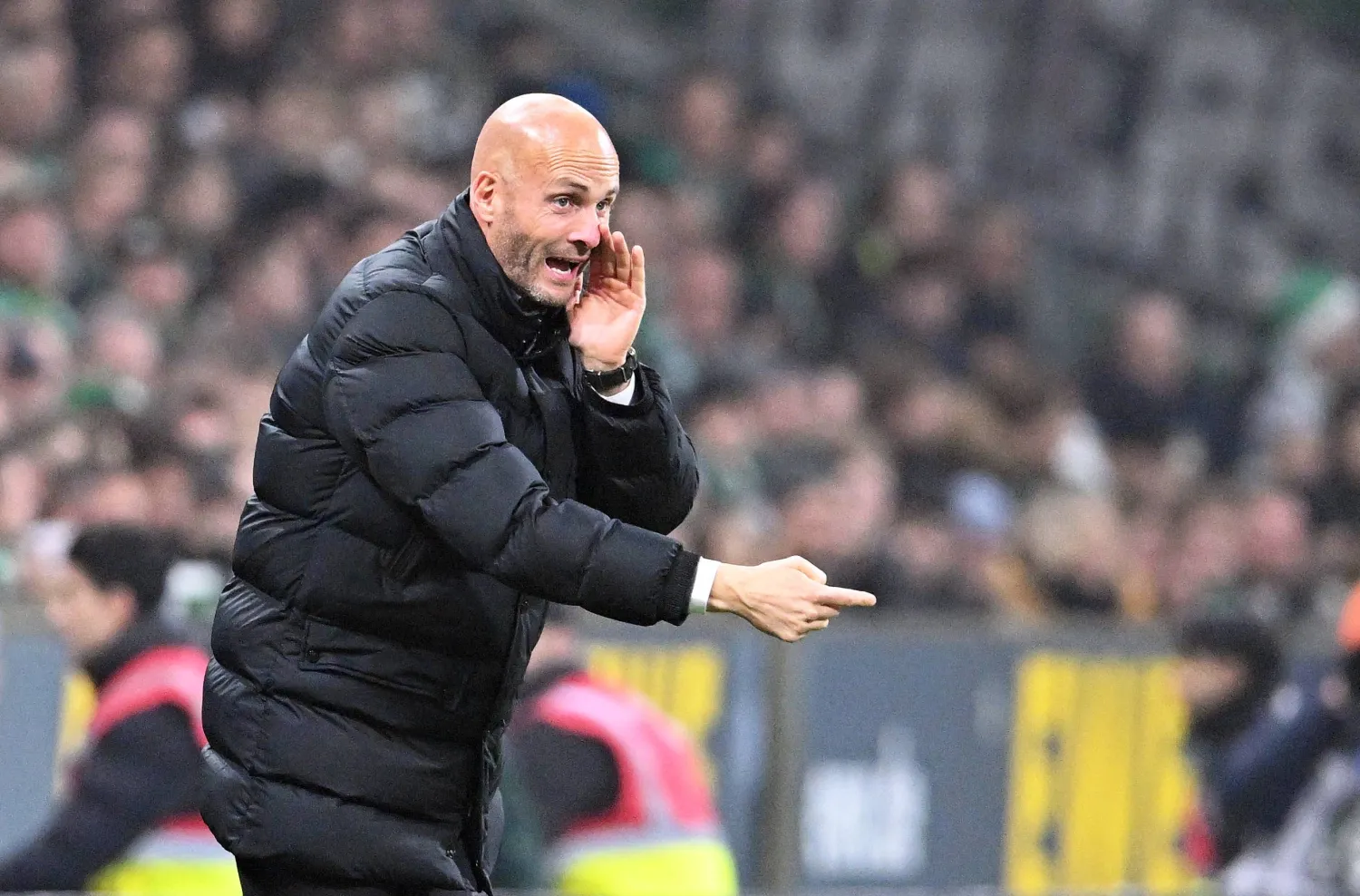 بول سيمونيس مدرب فولفسبورغ المقال (د.ب.أ) 