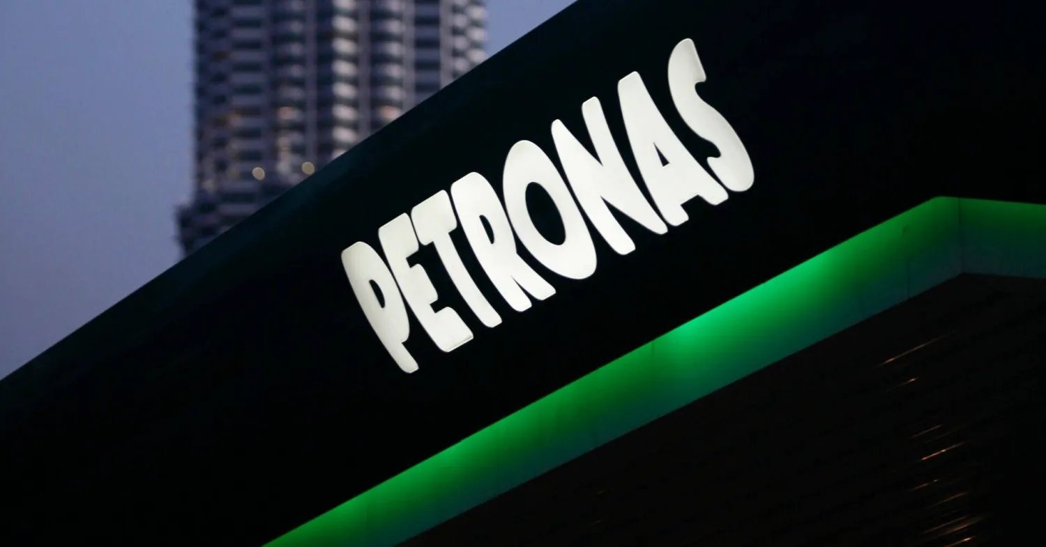 شعار شركة «بتروناس» الماليزية (رويترز)