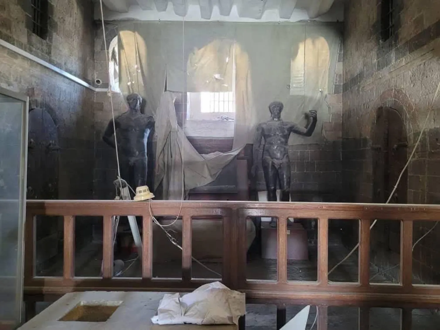 الغارات الإسرائيلية خلفت دماراً واسعاً في المتحف الرئيسي باليمن (إعلام محلي)