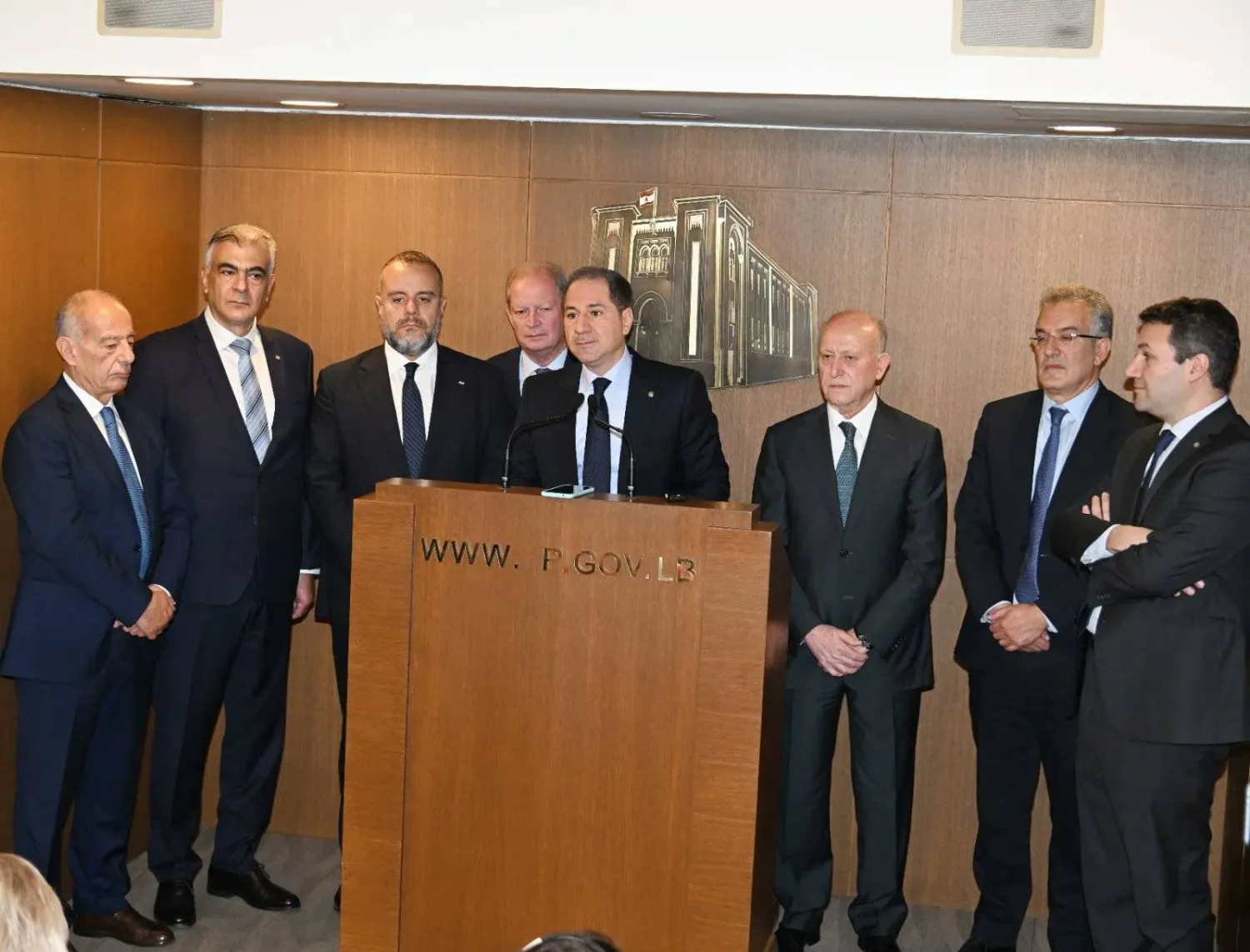 النائب سامي الجميّل خلال الإعلان عن اقتراحه في مؤتمر صحافي بمجلس النواب اللبناني (إعلام حزب الكتائب) 