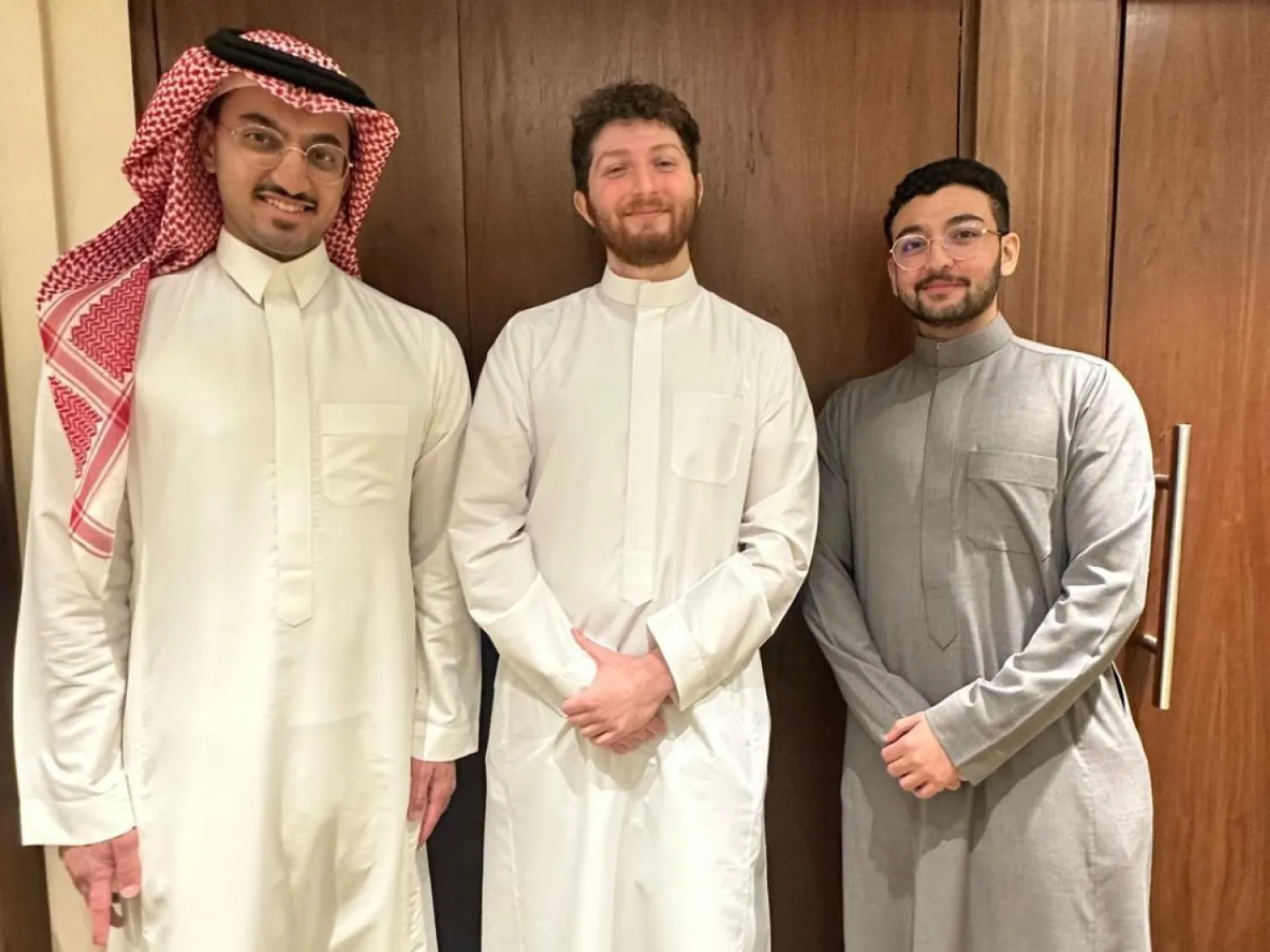 الطلبة السعوديون أسامة الجهني وعمر العمران وأسامة دبوسي (الشرق الأوسط)