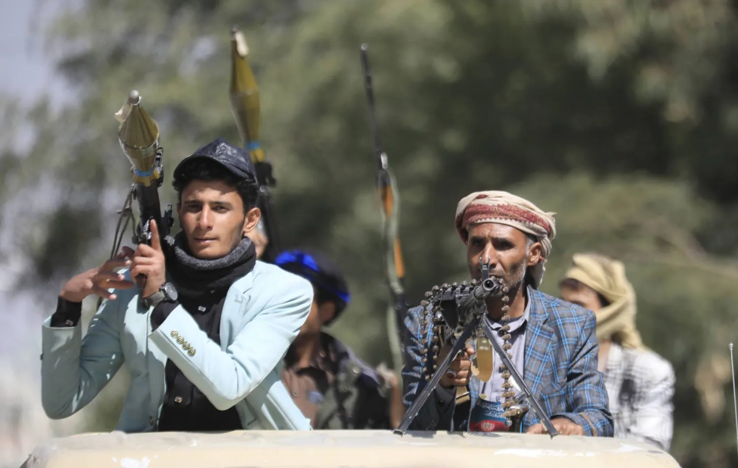 Armed tribesmen participate in an anti-Israel gathering mobilizing more fighters, in Sana'a, Yemen, 05 November 2025. EPA/YAHYA ARHAB