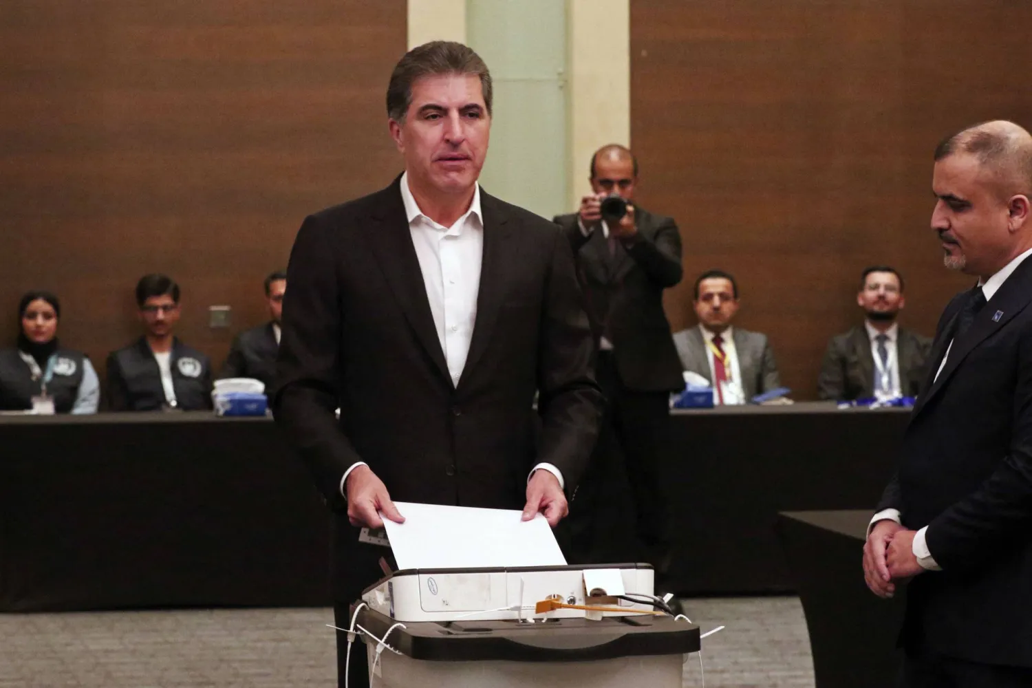 نچیروان بارزانی، رئیس اقلیم کردستان، رأی خود را در اربیل به صندوق انداخت (خبرگزاری فرانسه)