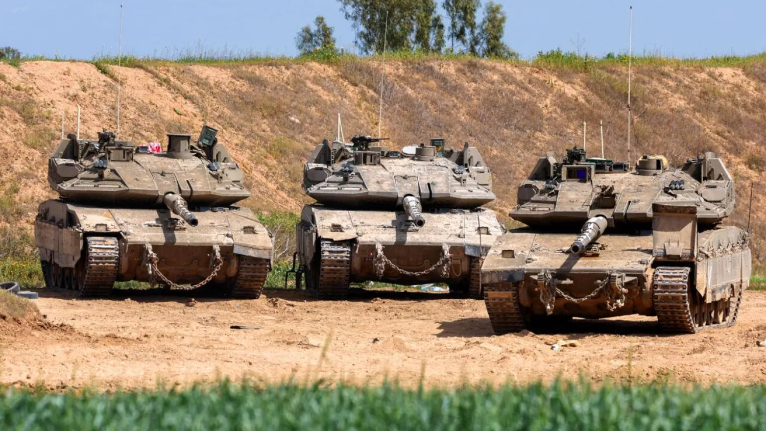 عدد من الدبابات الإسرائيلية (أرشيفية-أ.ف.ب)