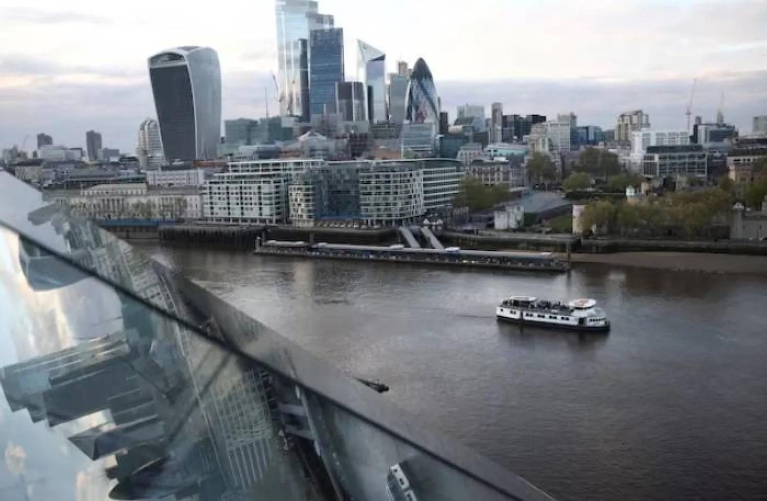 منظر عام لأبراج في حي المال «ذا سيتي» بلندن (رويترز)