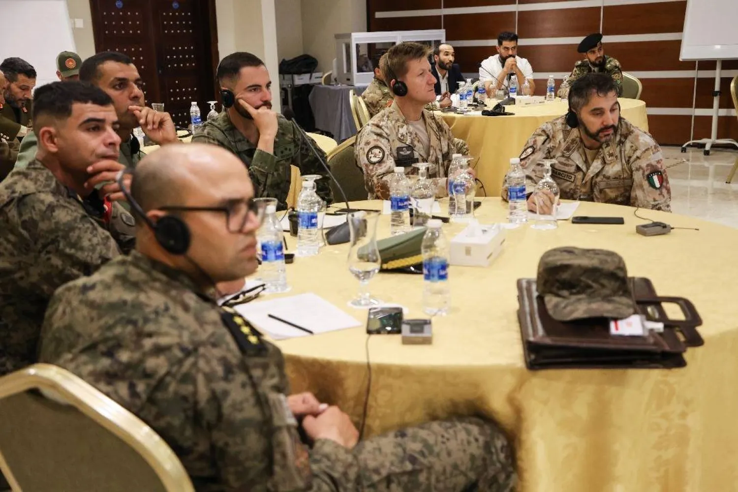 جانب من المشاركين في دورة إزالة الألغام بغرب ليبيا (إدارة التوجيه المعنوي لقوات الوحدة)