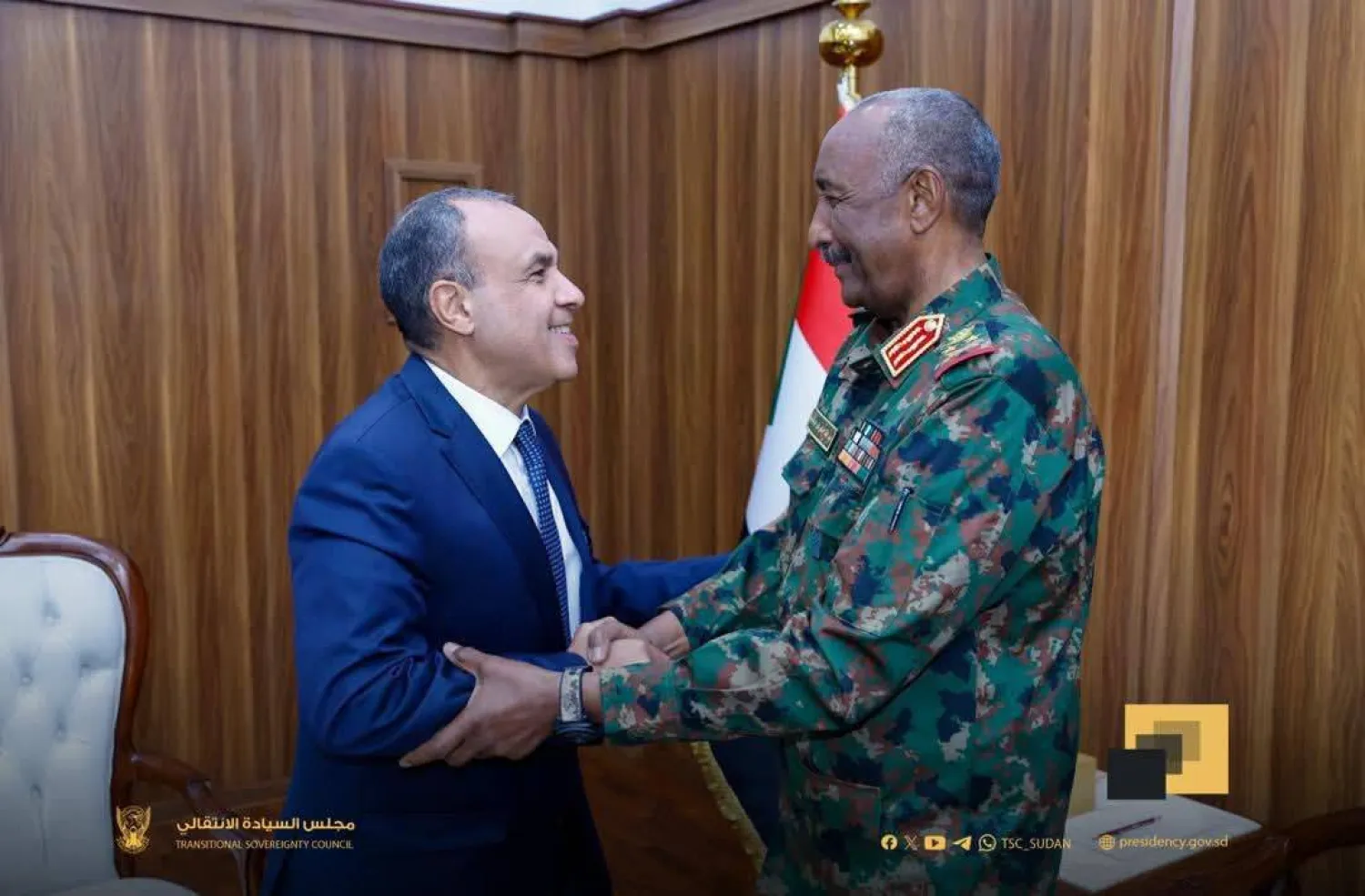 رئيس «مجلس السيادة» السوداني عبد الفتاح البرهان يستقبل وزير الخارجية المصري بدر عبد العاطي في بورتسودان (موقع المجلس على «فيسبوك»)