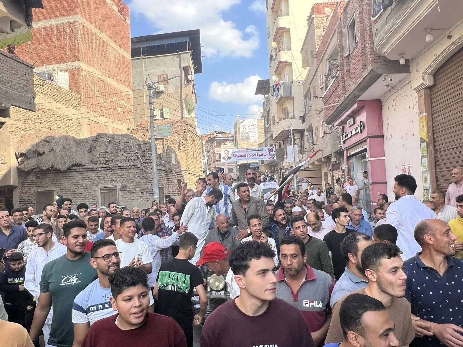 مسيرة تأييد شعبية ضخمة لدعم «مرشح الغلابة» في انتخابات مجلس النواب المصري (صفحته على فيسبوك)