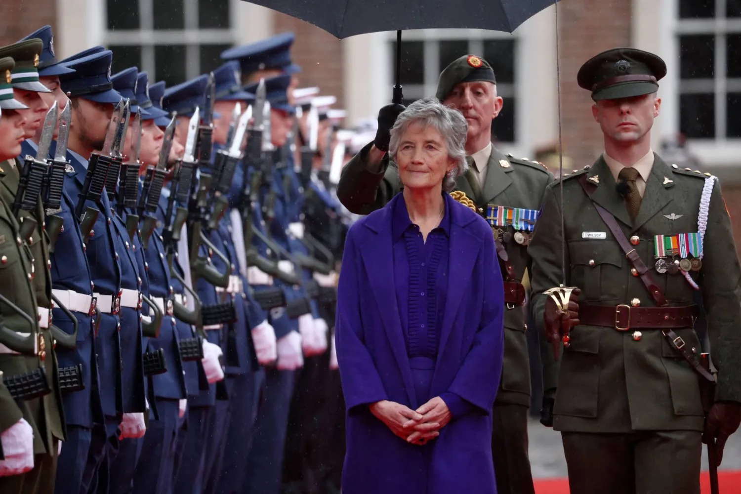 رئيسة آيرلندا المنتخبة كاثرين كونولي تظهر خلال حفل التنصيب في دبلن (رويترز)