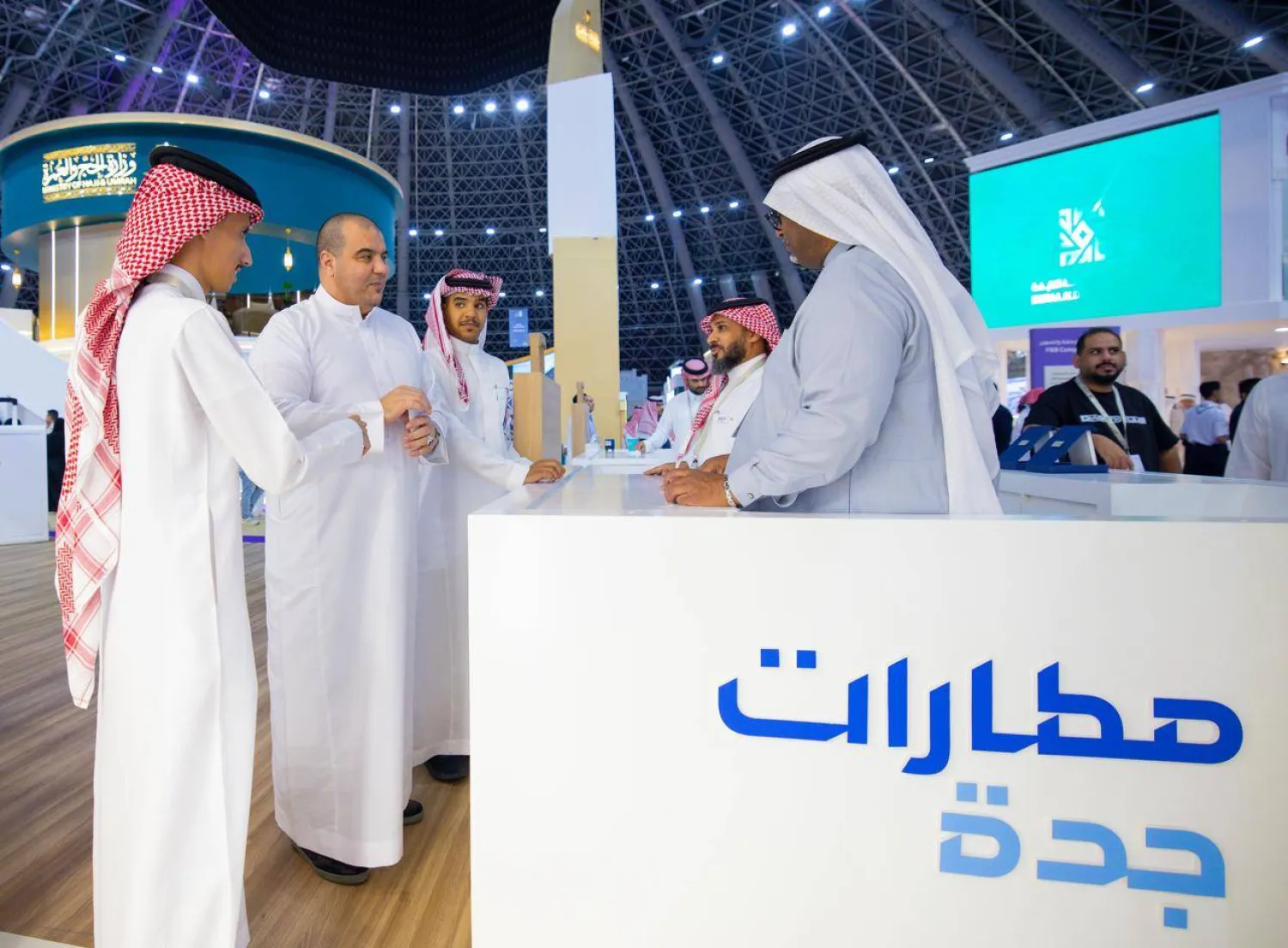 تُقدِّم «مطارات جدة» خلاصة ابتكاراتها في إدارة الحشود وتيسير تنقل ضيوف الرحمن (الشرق الأوسط)