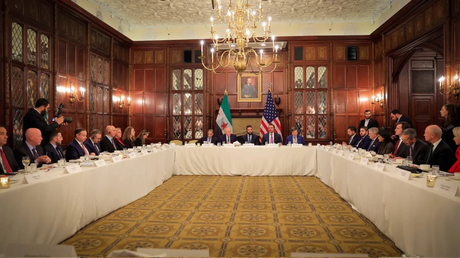 الشرع في مأدبة عشاء أقامتها غرفة التجارة الأميركية بحضور وزير الخارجية وعدد من رجال الأعمال والمستثمرين الأميركيين