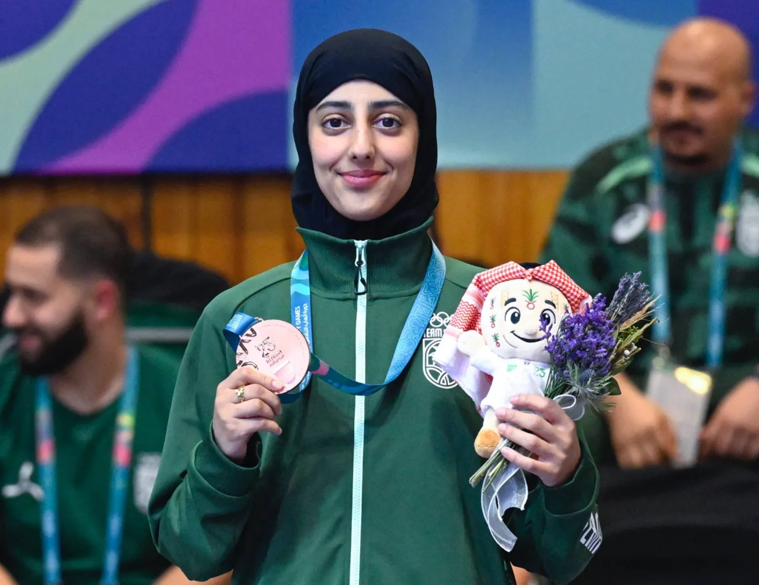 عبير الشهري تحتفل ببرونزية الكاراتيه (الشرق الأوسط)