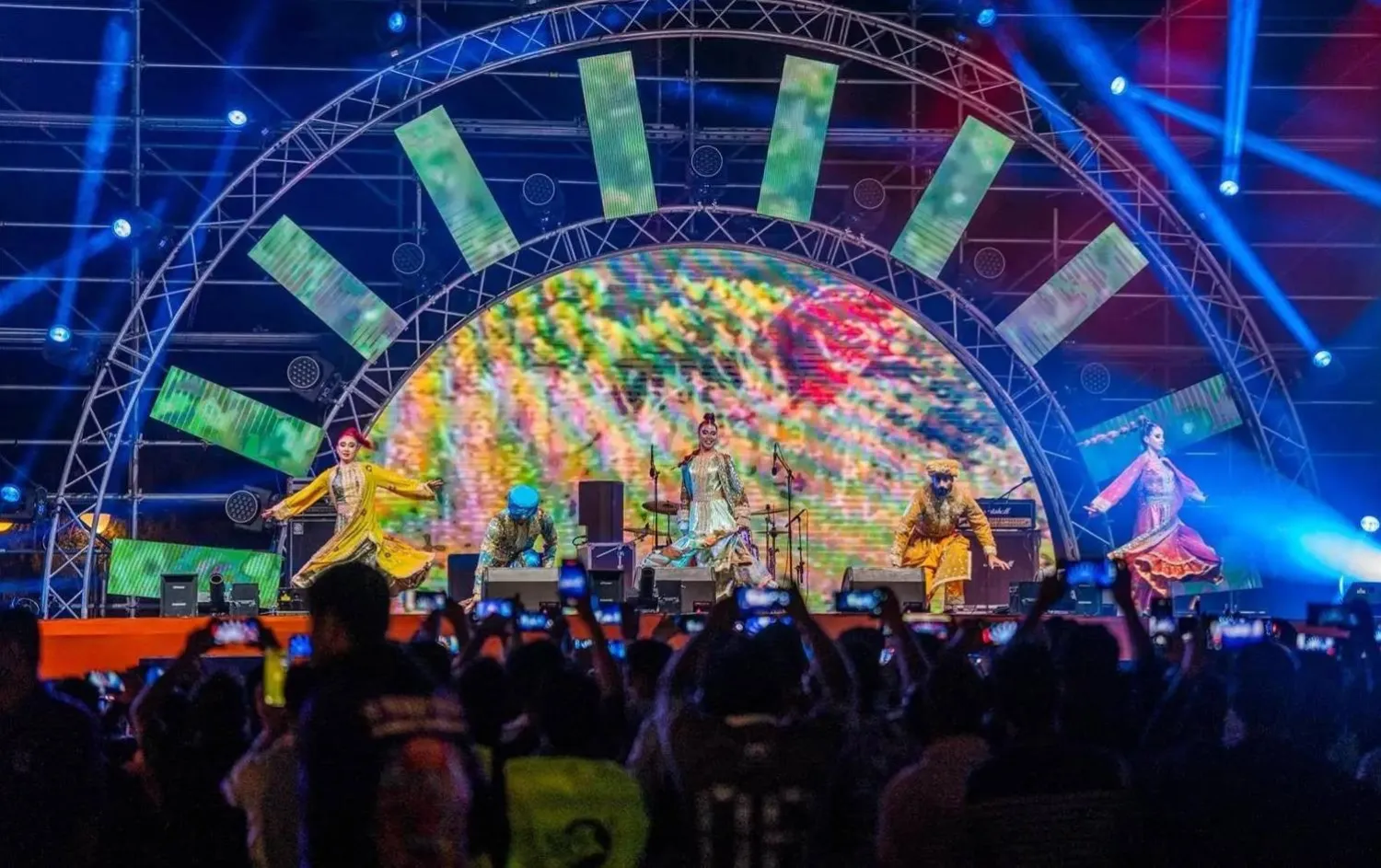 عروض ثقافية وفنية متنوّعة شهدها اليوم الأول من الفعالية (واس)