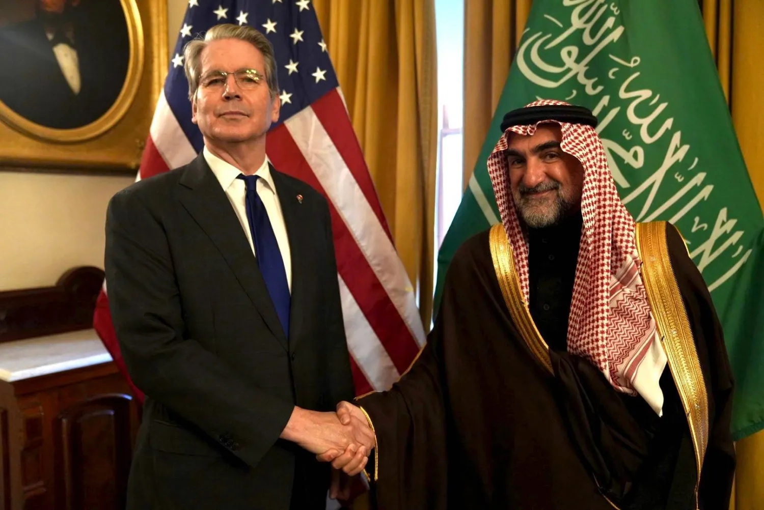 خلال اللقاء بين بيسنت والرميان في وزارة الخزانة الأميركية (إكس)