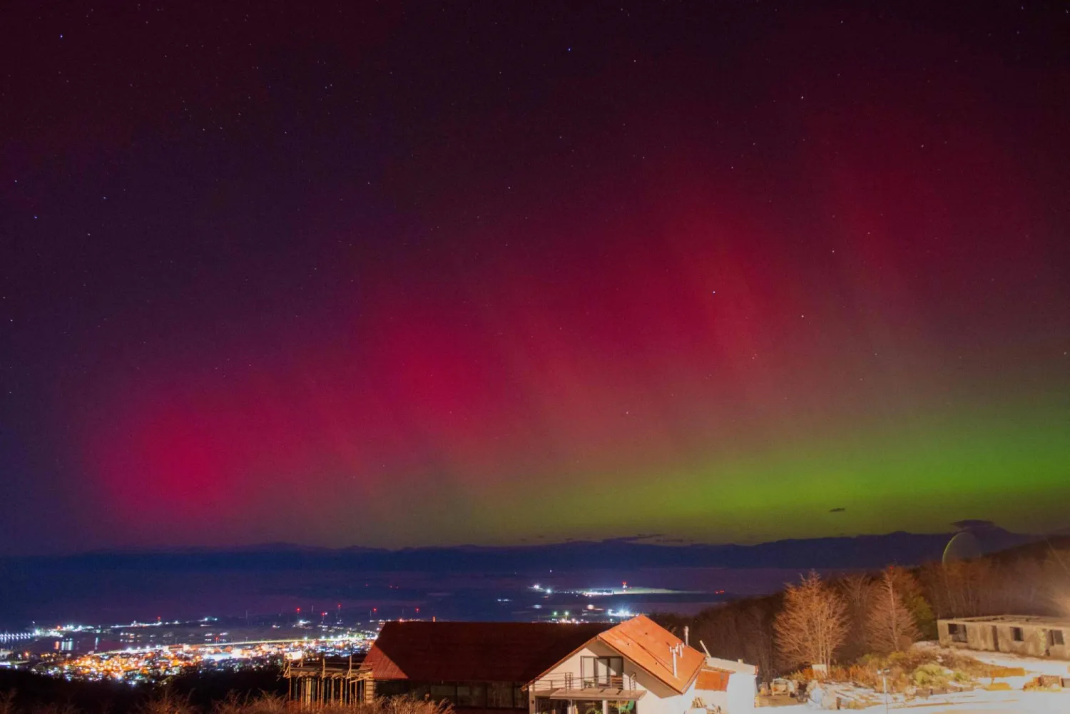 The Aurora Australis, also known as the southern lights, glow on the horizon as seen from Ushuaia, Tierra del Fuego, Argentina, May 10, 2024. (AFP)