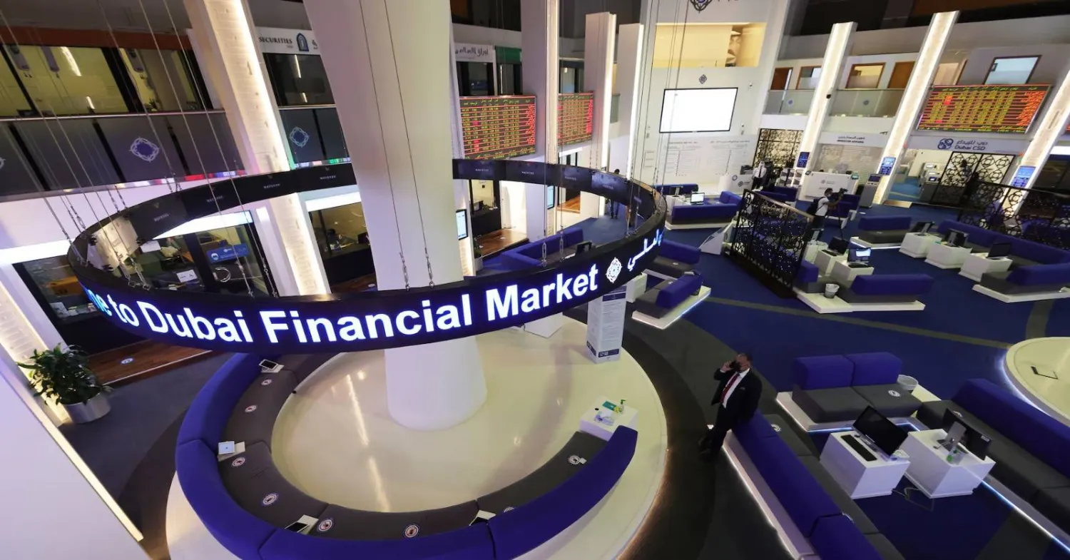 داخل مقر بورصة دبي (رويترز)