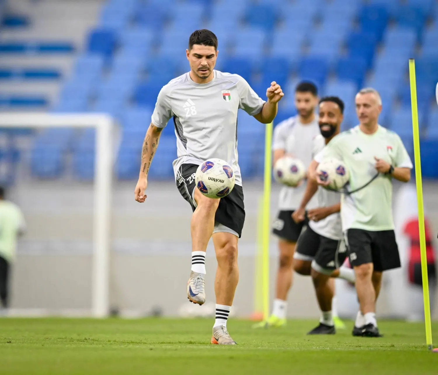 وصل المنتخبان الإماراتي والعراقي إلى هذه المرحلة بعد إخفاقهما بالتأهل في التصفيات الآسيوية (المنتخب الإماراتي)