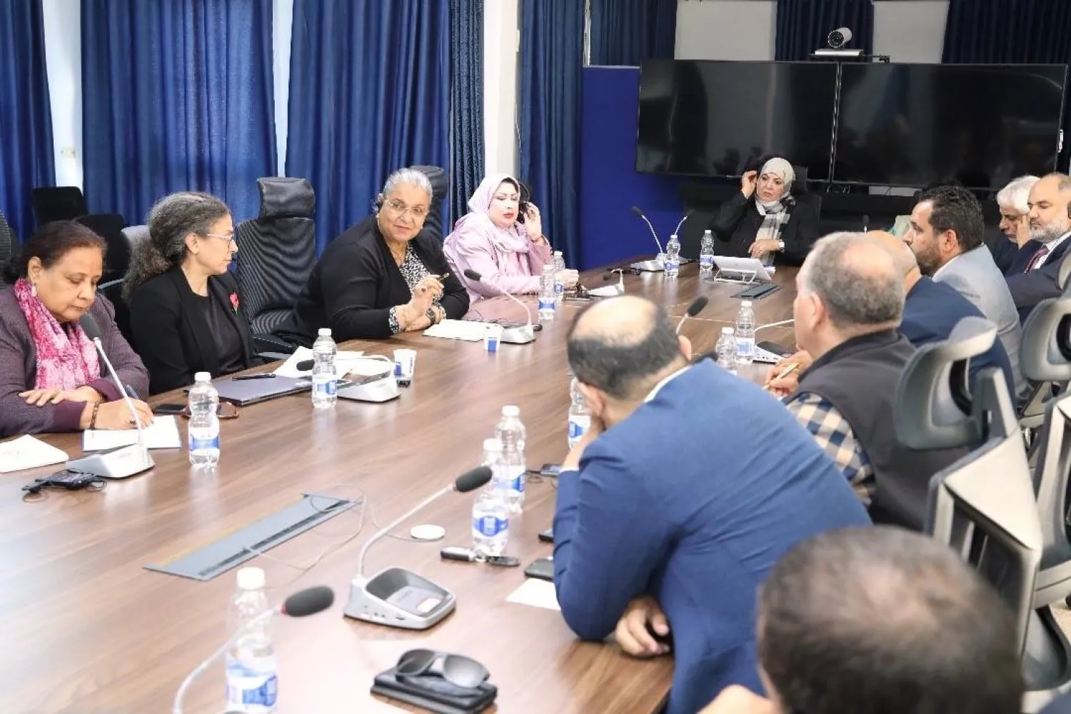 لقاء المبعوثة الأممية هانا تيتيه ونائبتها مع قيادات النظام الليبي السابق (البعثة الأممية)