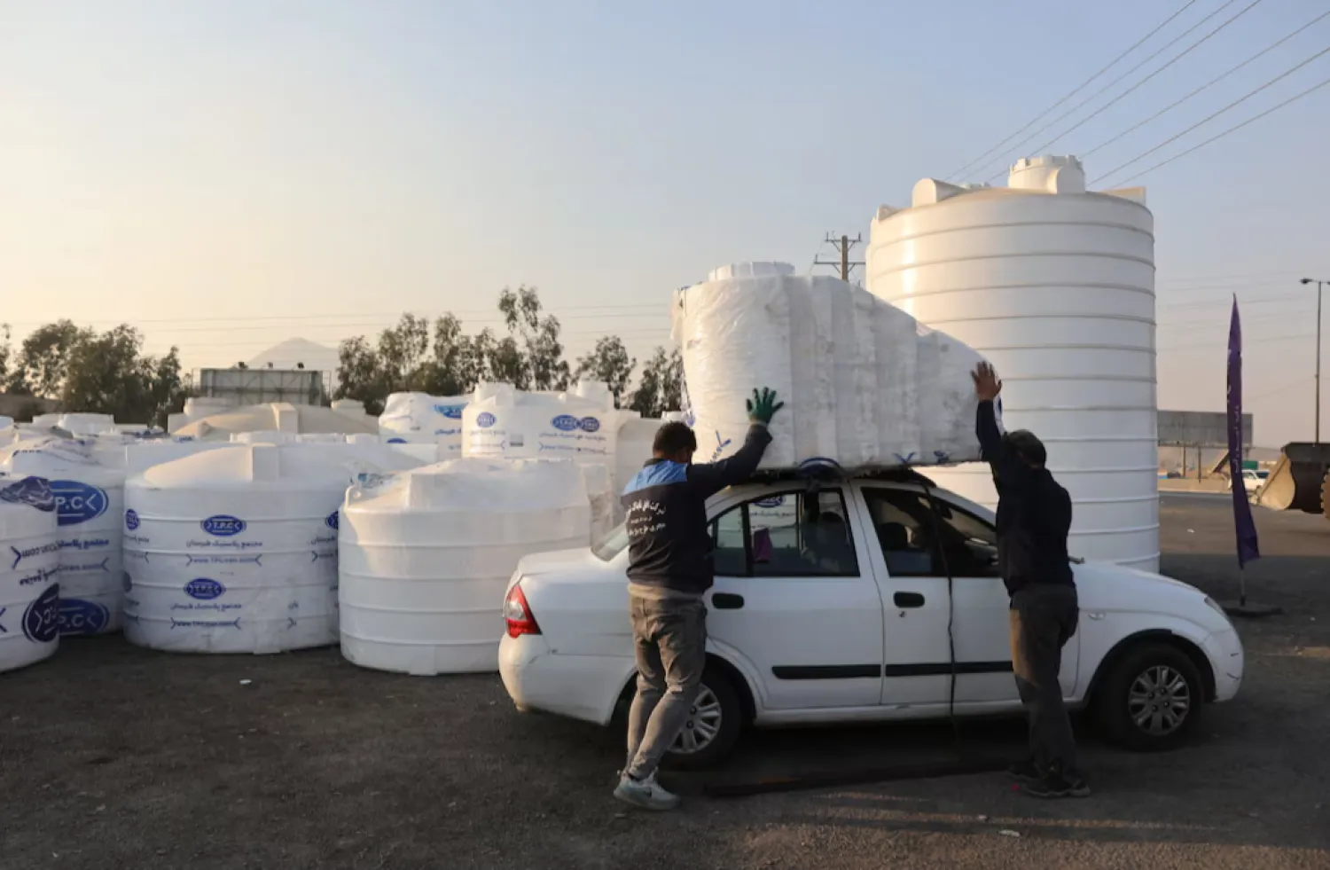 People shop water storage tanks following a drought crisis in Tehran, Iran, November 10, 2025. Majid Asgaripour/WANA (West Asia News Agency) via REUTERS 