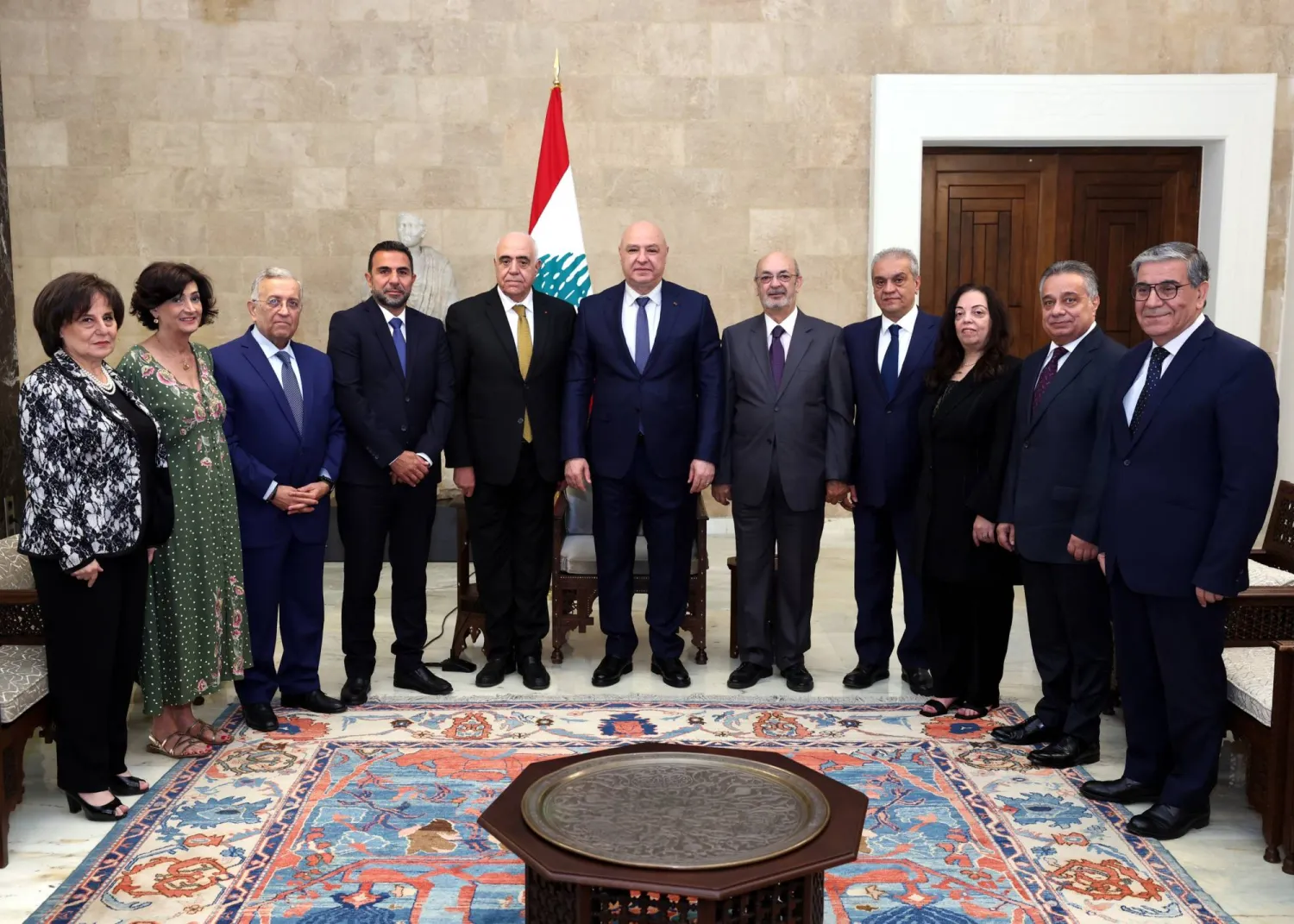 الرئيس اللبناني مستقبلاً وفد نقابة المحررين (رئاسة الجمهورية)