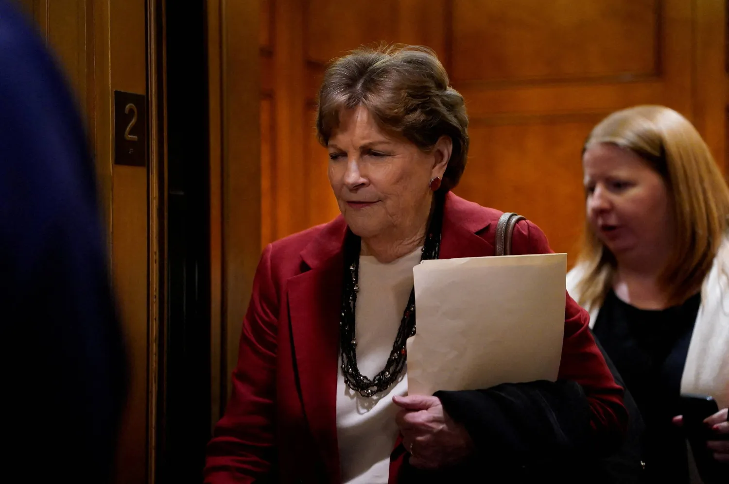 كبيرة الديمقراطيين في لجنة العلاقات الخارجية لدى مجلس الشيوخ الأميركي السيناتورة جين شاهين يوم 10 نوفمبر (رويترز)