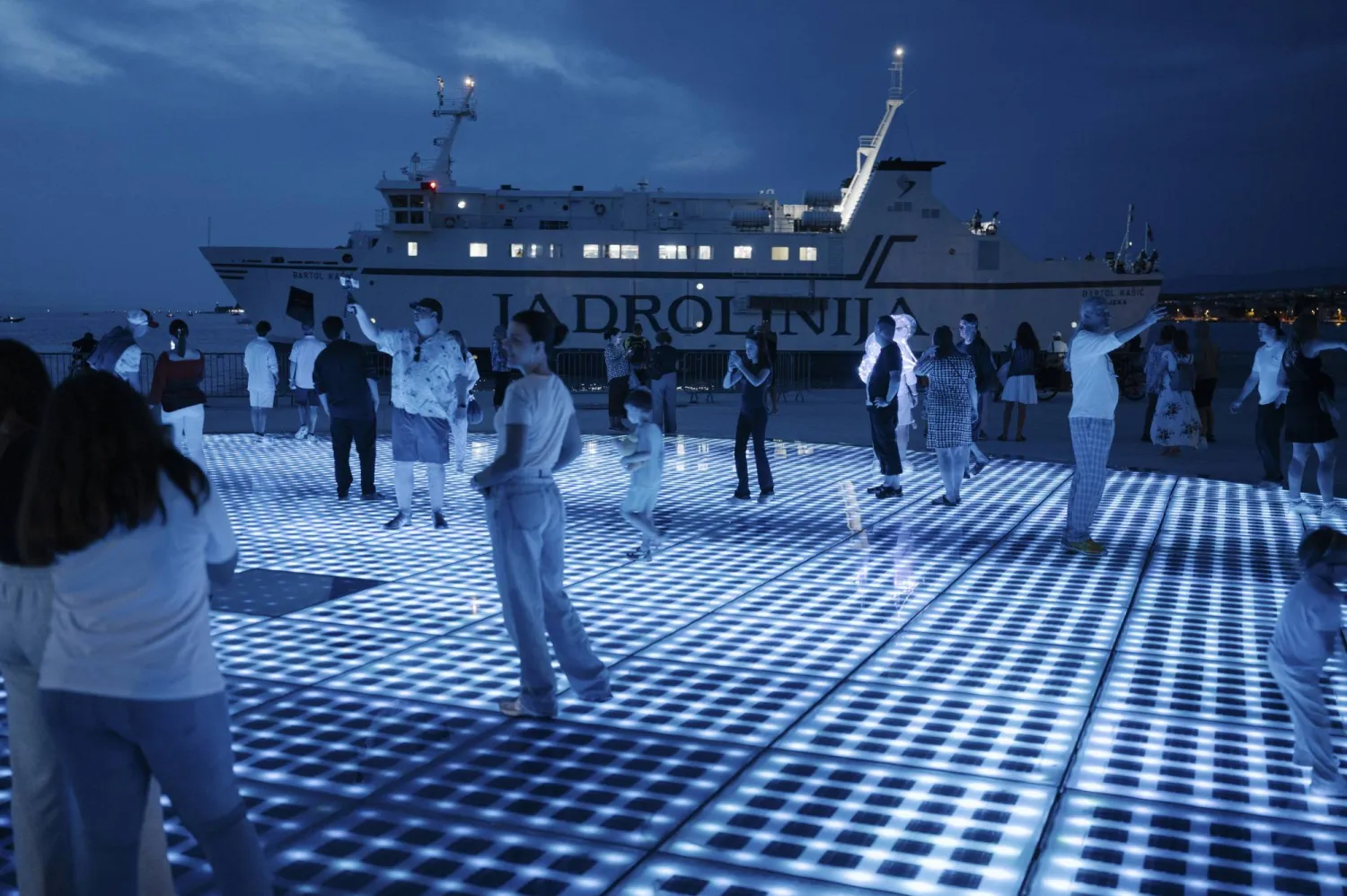 زادار تزخر بالاماكن السياحية الجميلة (نيويورك تايمز)