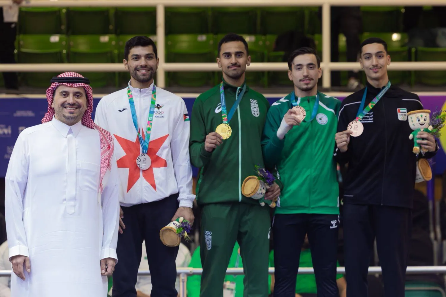 بن جلوي مع الفائزين (الأولمبية السعودية)