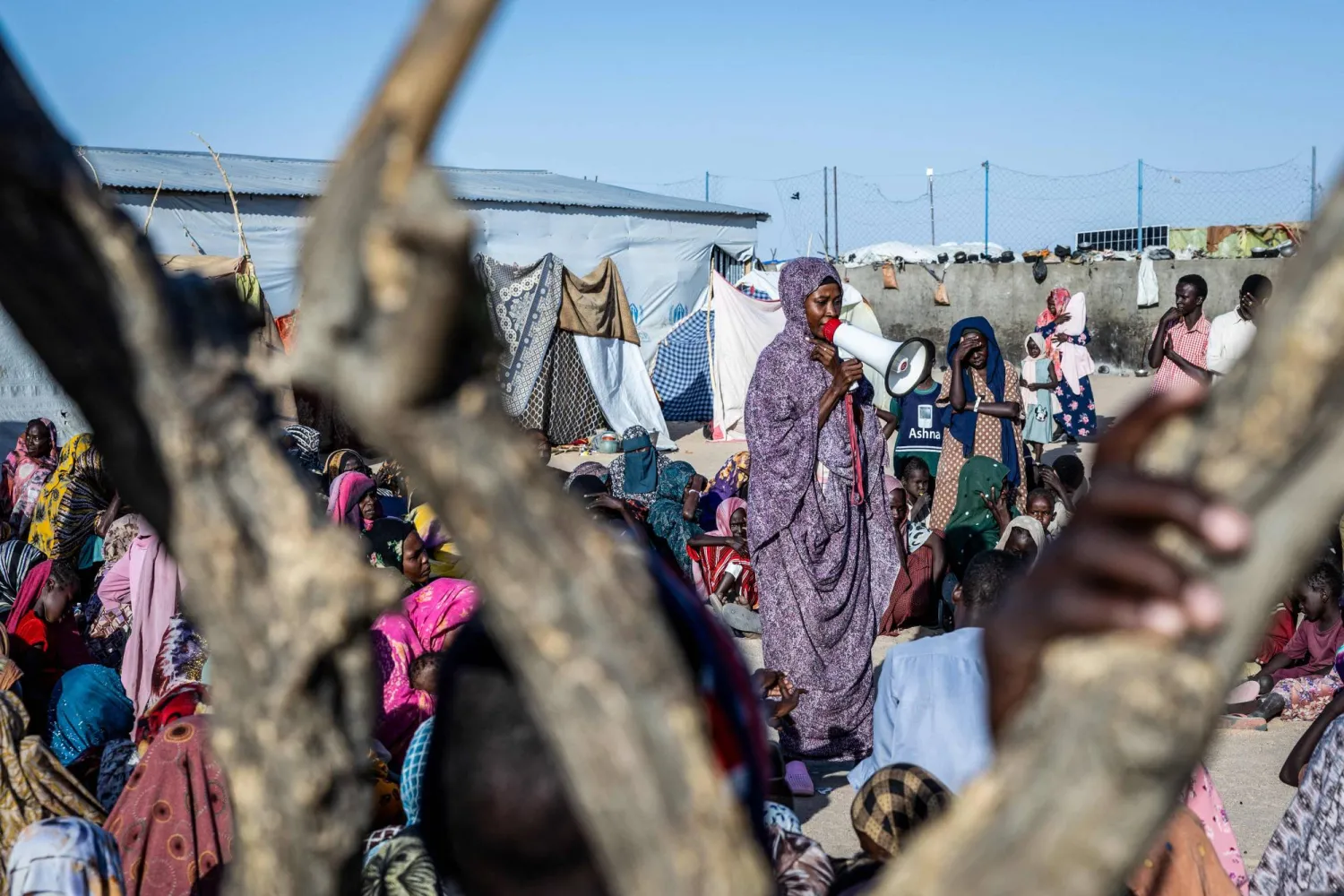 سودانيون لجأوا إلى مخيم في تشاد بسبب الحرب (أ.ف.ب)