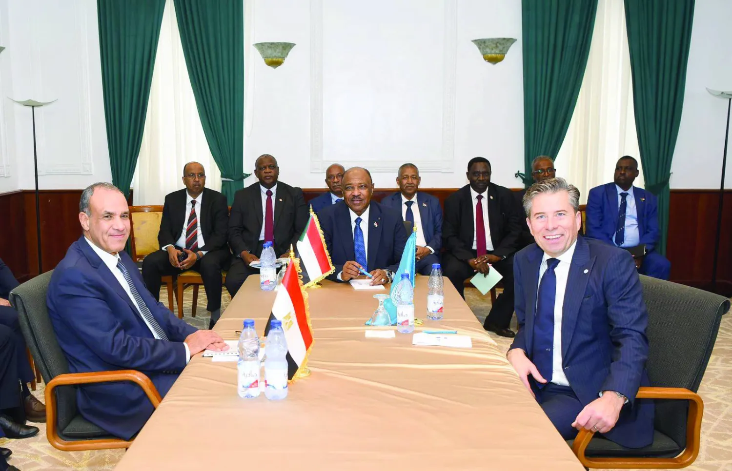 
اجتماع ثلاثي بين وزيرَي خارجية مصر والسودان ووكيل الأمين العام للأمم المتحدة للشؤون الإنسانية (الخارجية المصرية)
