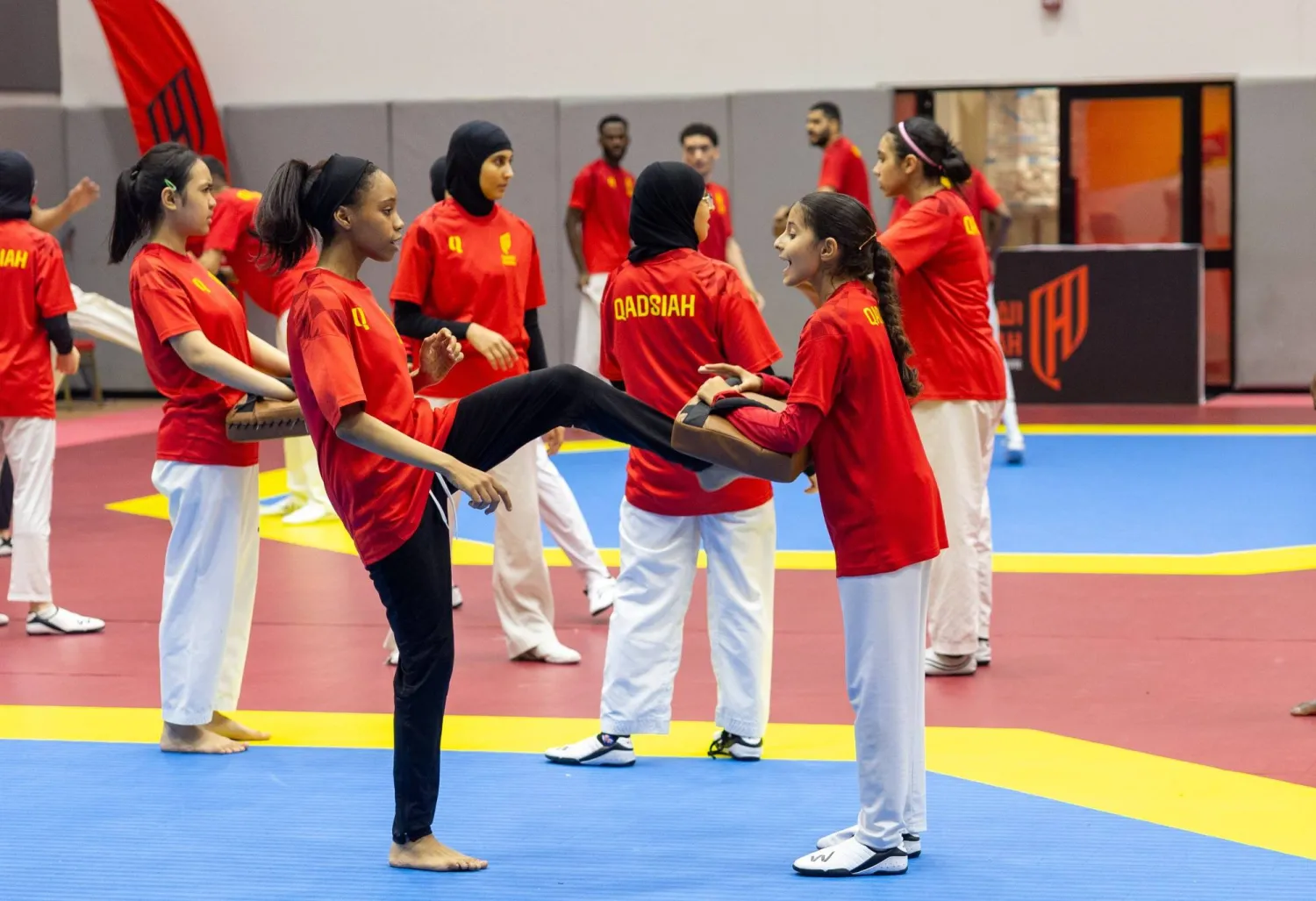 استقطاب أفضل المواهب والمدربين عالمياً (ألعاب القادسية المختلفة)