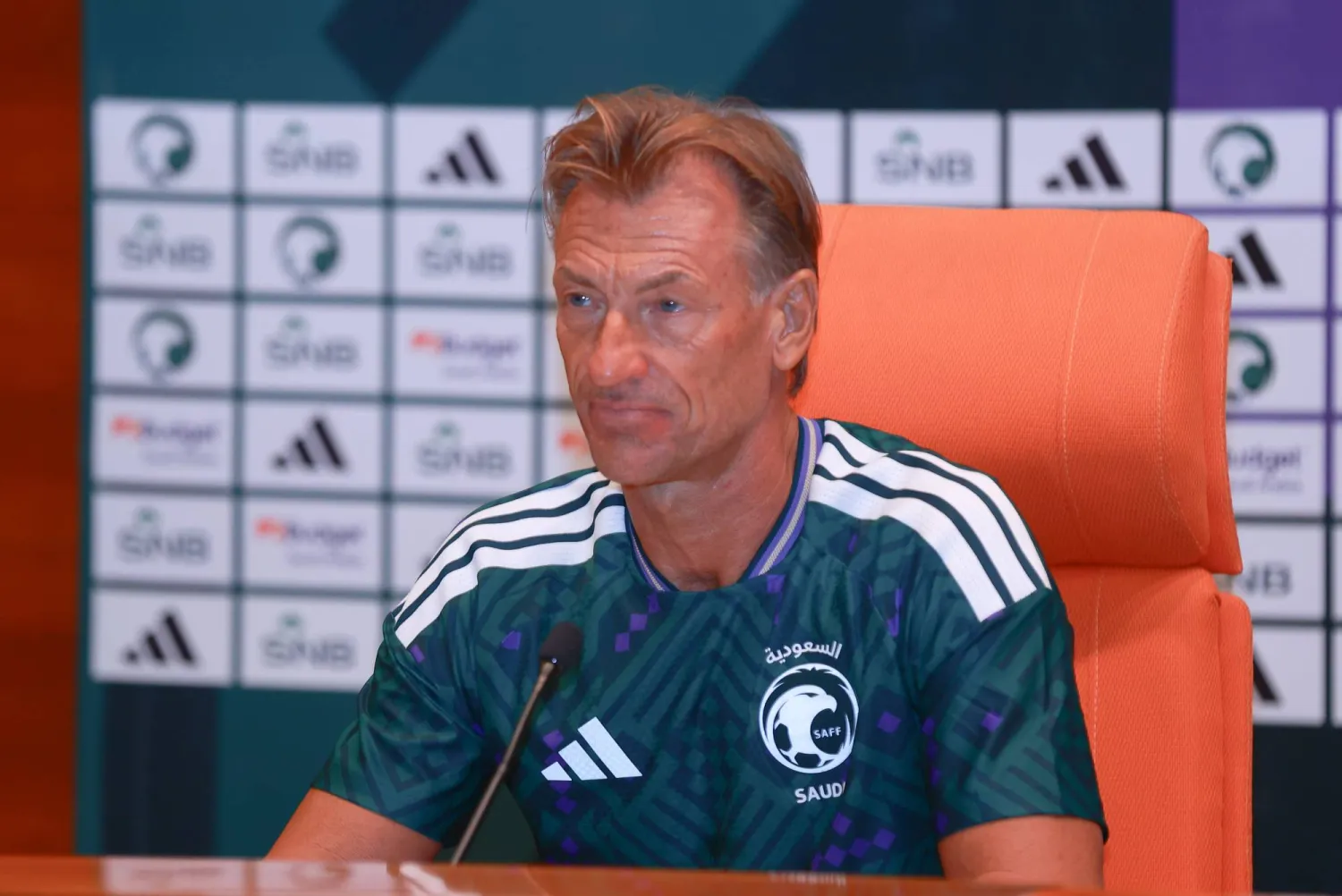 الفرنسي هيرفي رينارد خلال المؤتمر الصحافي (تصوير: عدنان مهدلي)