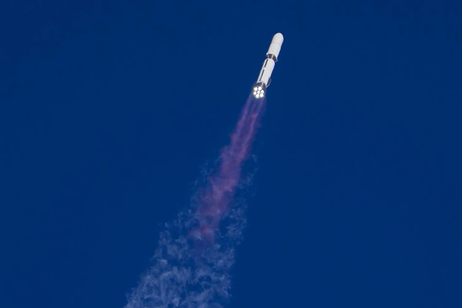 صاروخ «نيو غلين» (د.ب.أ)