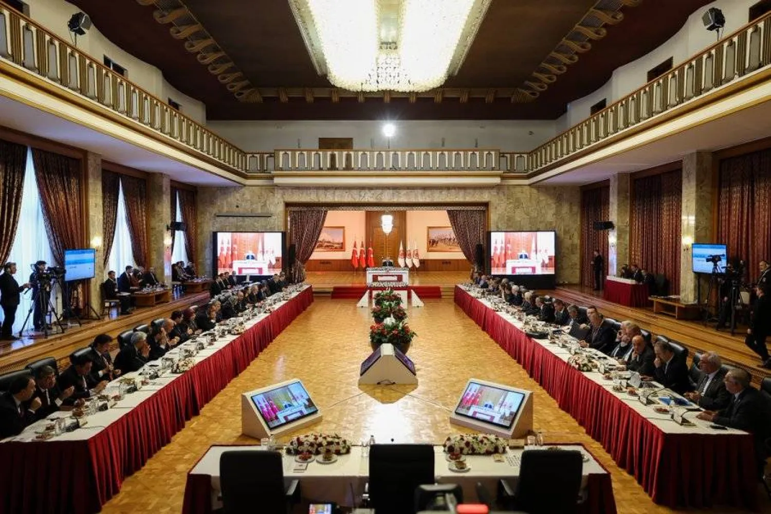 تعقد اللجنة التي شكّلها البرلمان التركي لوضع الإطار القانوني لنزع أسلحة حزب «العمال الكردستاني» اجتماعها الـ17 الثلاثاء وسط توقعات بخطوات حاسمة (البرلمان التركية - إكس)