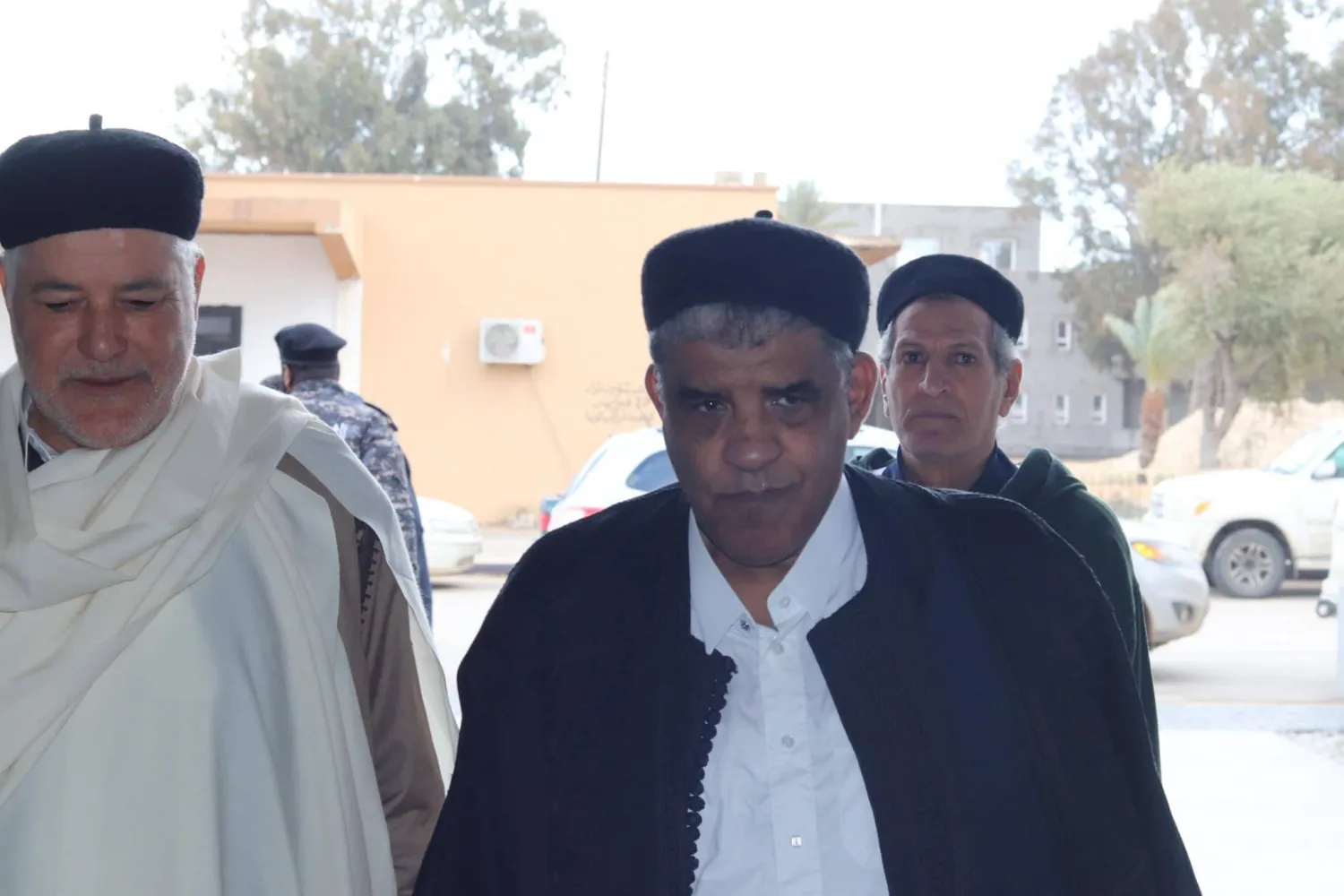 السنوسي يلتقي خارج محبسه وفداً من قبيلته - 26 ديسمبر 2024 (المجلس الاجتماعي بسوق الجمعة والنواحي الأربع)