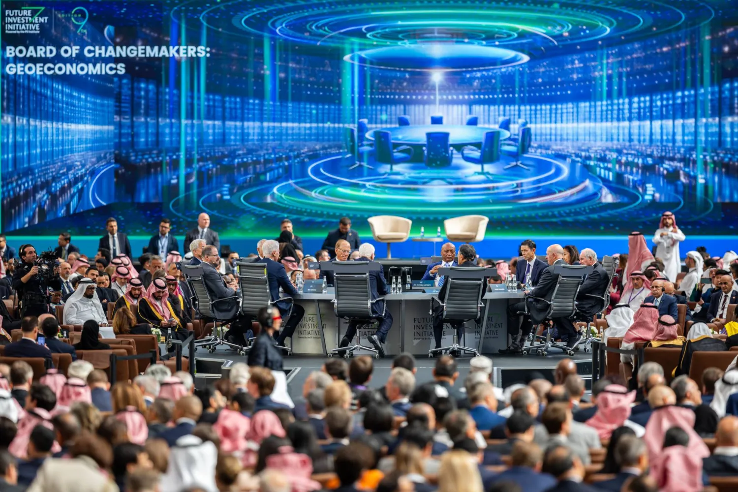 أبرز الرؤساء التنفيذيين الأميركيين جيمي ديمون (جي بي مورغان) ولاري فينك (بلاك روك) وستيفن شوارزمان (بلاكستون) في مؤتمر «مبادرة مستقبل الاستثمار» (المبادرة)