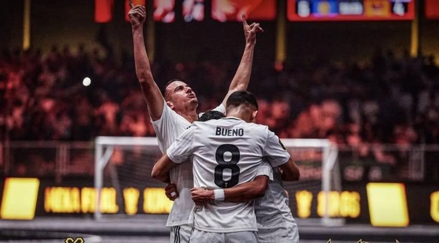 فرحة الفوز باللقب (الشرق الأوسط)