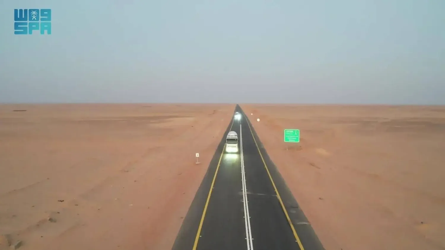 Vehicles travel on the Al Abr Road that serves as a crucial link between Yemen and Saudi Arabia. (SPA)