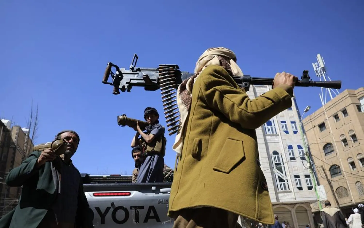 Armed tribesmen participate in an anti-Israel gathering mobilizing more fighters, in Sanaa, Yemen, 05 November 2025. (EPA)