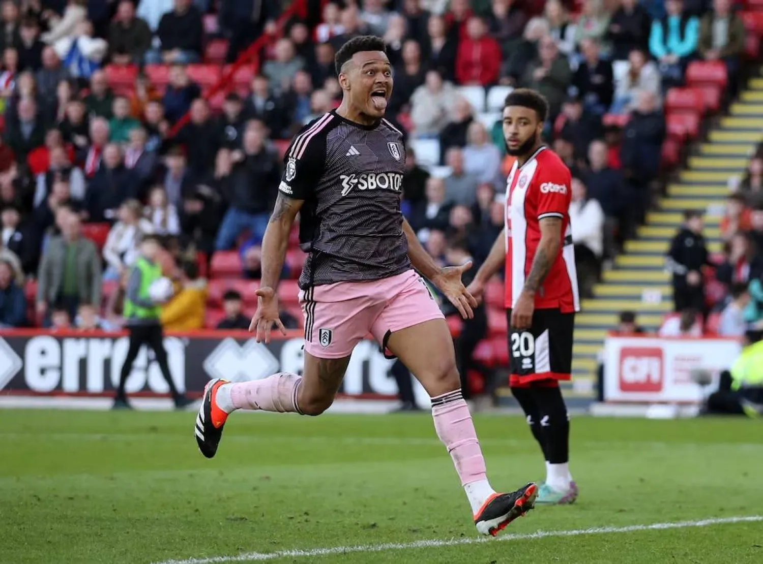 البرازيلي رودريغو مونيز لاعب فولهام (رويترز)