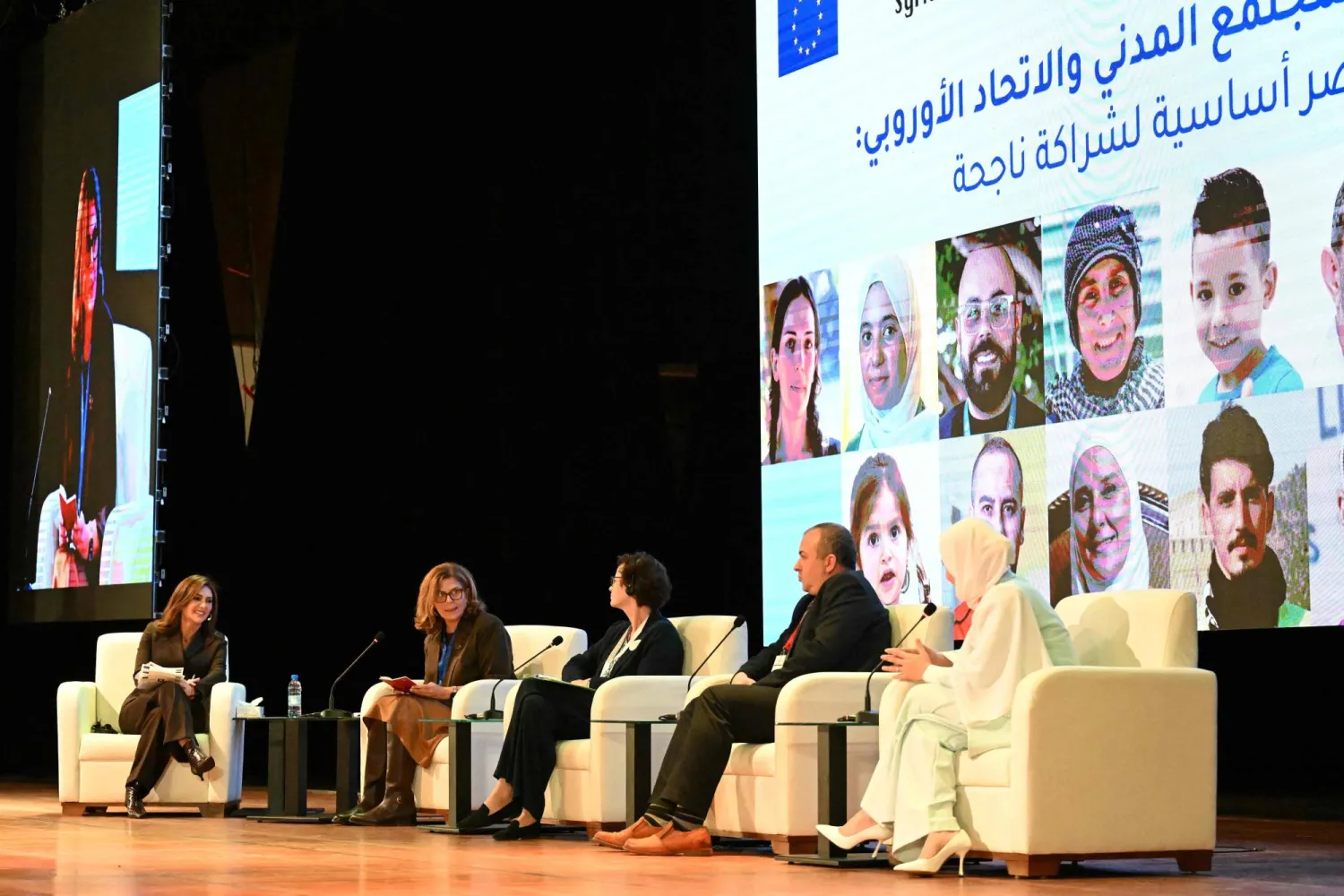 مشاركون في المؤتمر المنعقد في قصر المؤتمرات بدمشق اليوم السبت (أ.ف.ب)