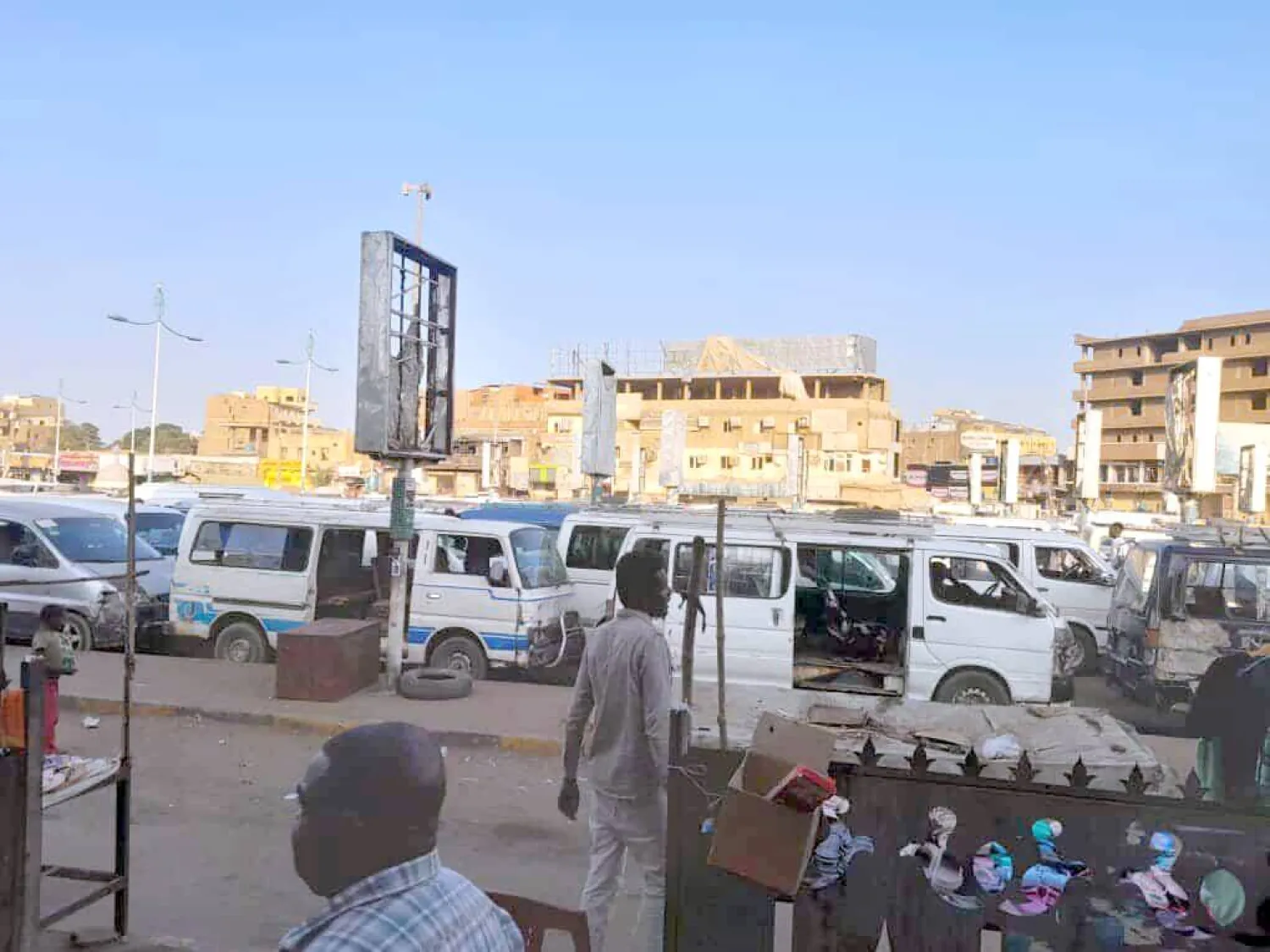 وسط العاصمة الخرطوم عاد إلى الحياة فيما تبحث السلطات سبل إصلاح المرافق الاستراتيجية (الشرق الأوسط)