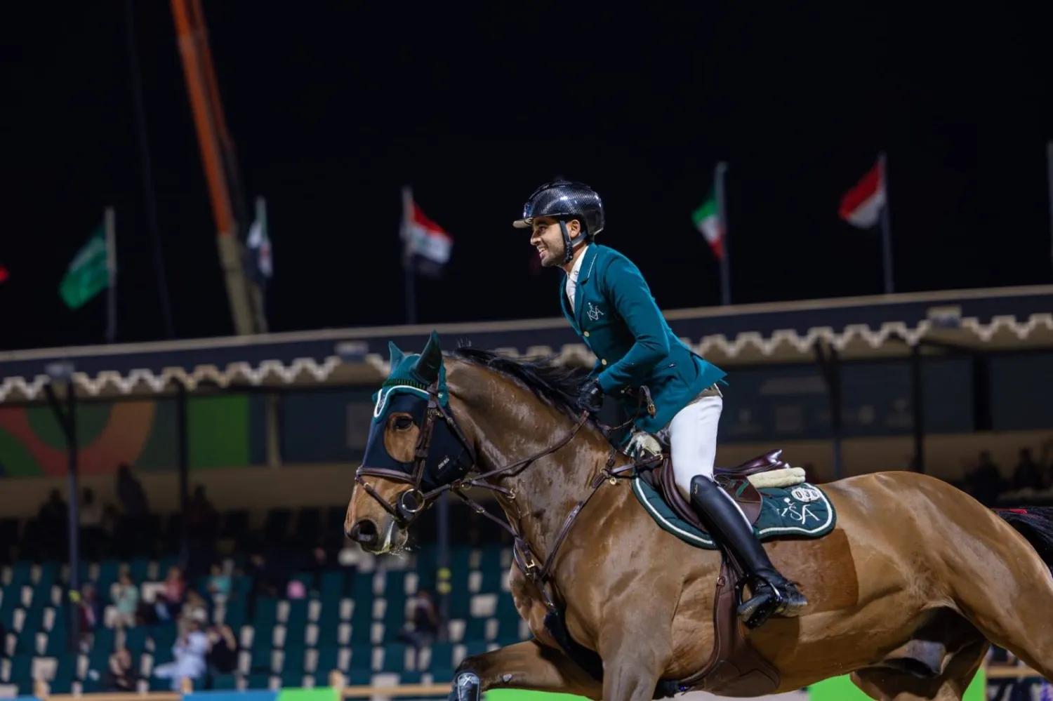 المبطي محتفلاً بالإنجاز (الشرق الأوسط)