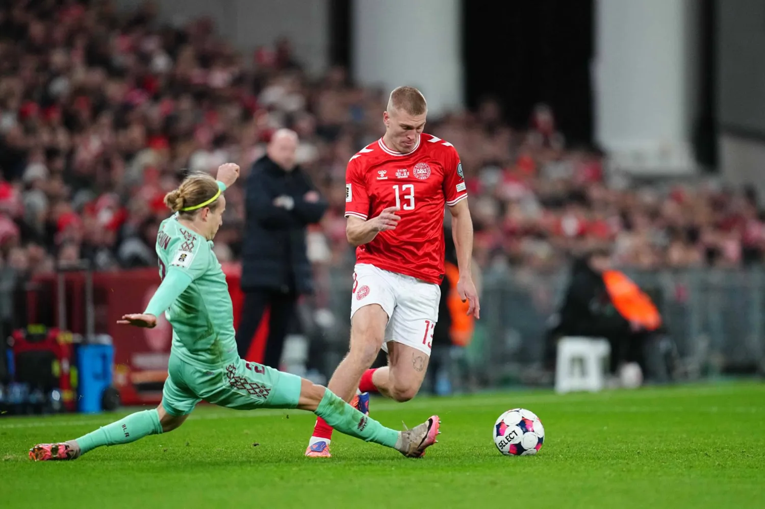 من المواجهة التي جمعت الدنمارك وبيلاروسيا (د.ب.أ)