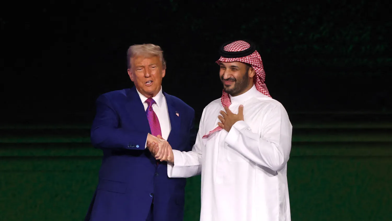 الأمير محمد بن سلمان ولي العهد رئيس مجلس الوزراء والرئيس الأميركي دونالد ترمب في منتدى الاستثمار السعودي الأميركي بالرياض (منتدى الاستثمار)