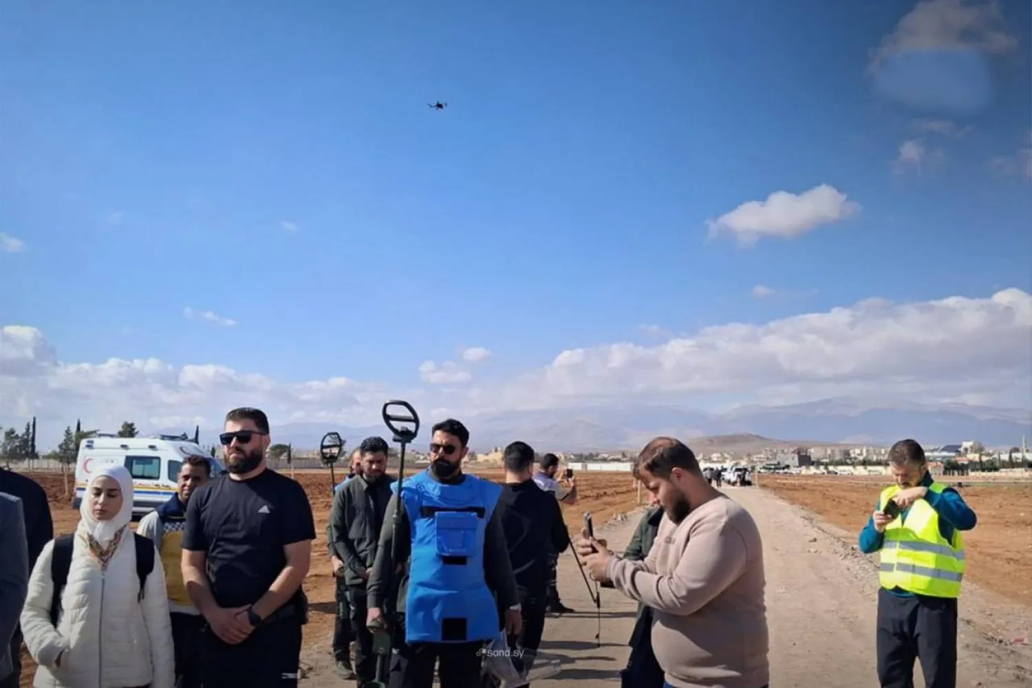 وزارة الطوارئ وإدارة الكوارث السورية تجري تجربة لـ«درون» ألمانية متطورة مخصصة للكشف عن الألغام (سانا)